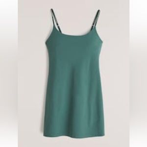 Abercrombie & Fitch Traveler Dress Green in a XS Tall color sold out online